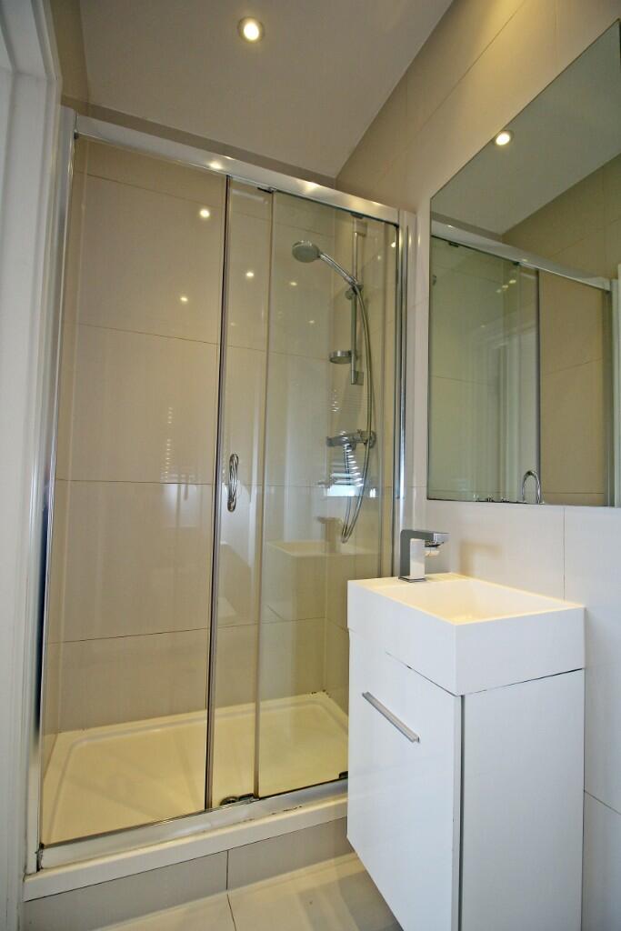 En-suite shower