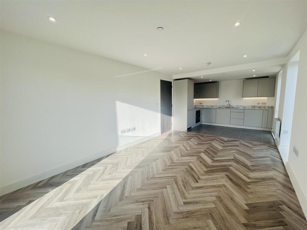 Live In Dining Kitchen