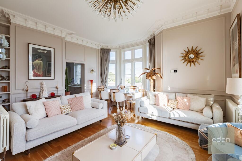 LOUNGE/DINER
