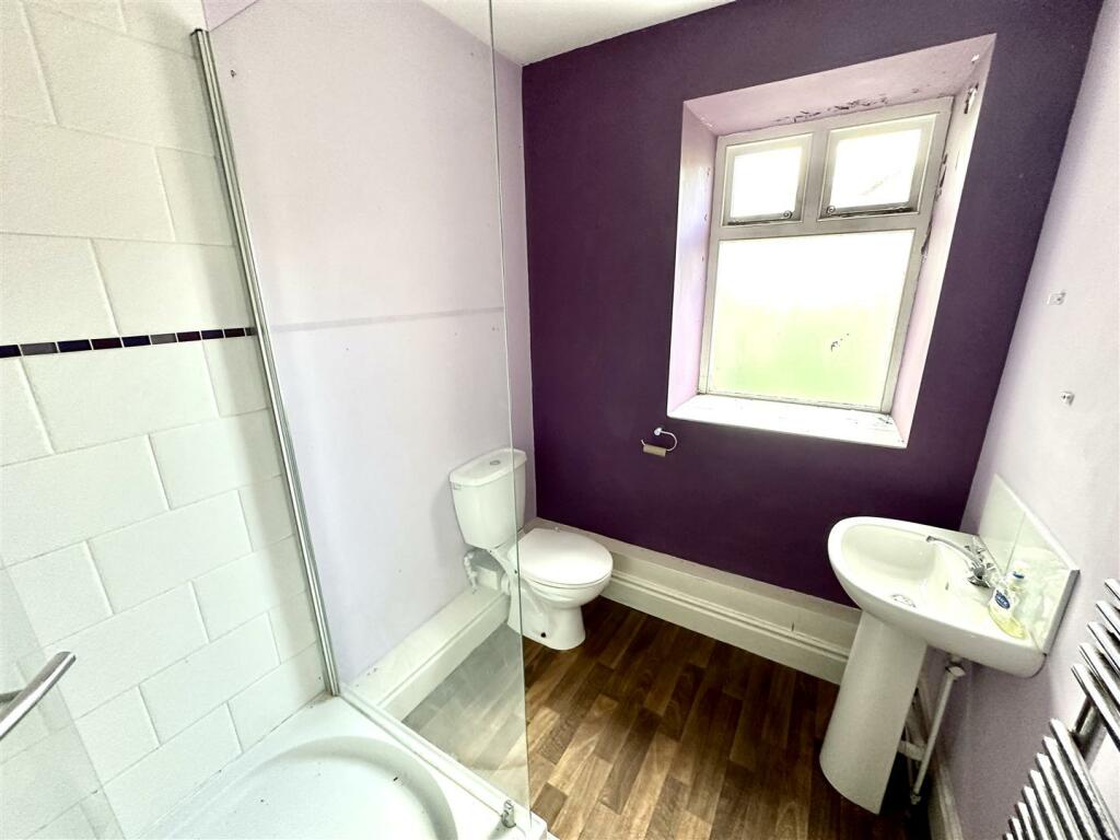 SHOWER ROOM