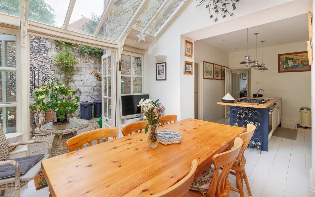 Breakfast Room &amp; Conservatory
