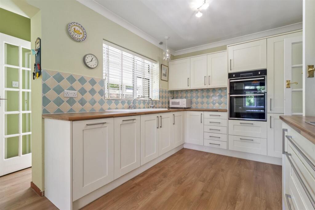 15 Foamcourt Waye_012.JPG