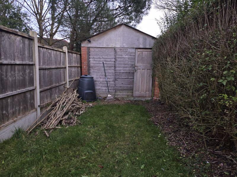 GARDEN WITH WORK SHOP