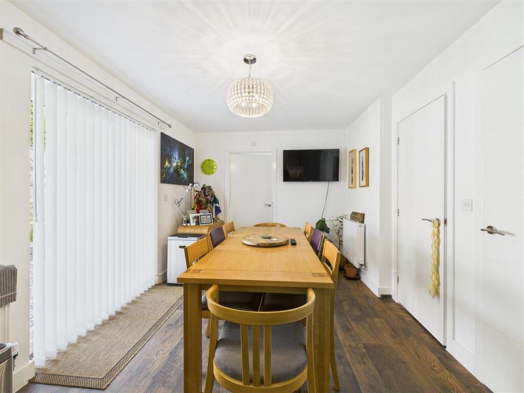 KITCHEN/ DINER