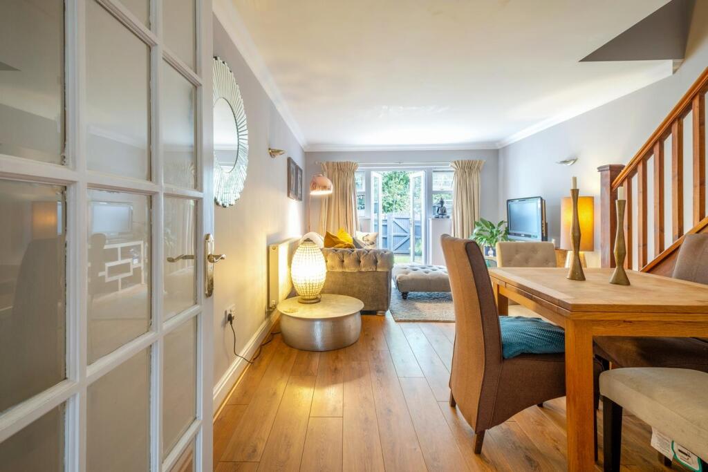 53 Cobb Close-10.JPG