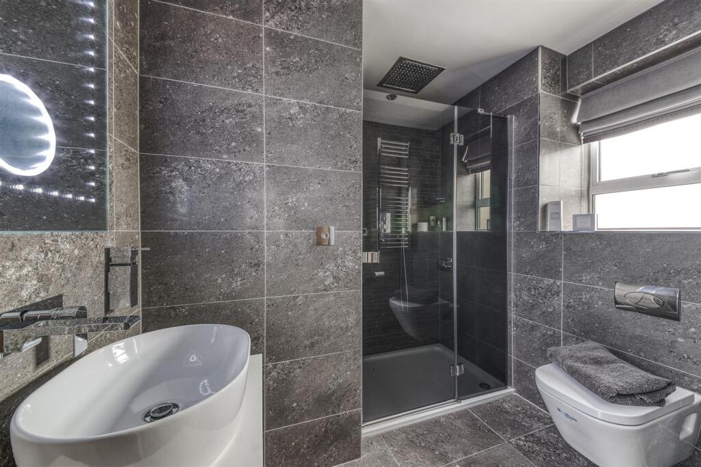 Superbly Appointed En-Suite Shower Room