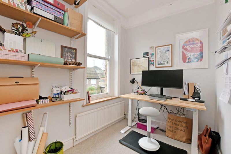 Bedroom 7 / Study 