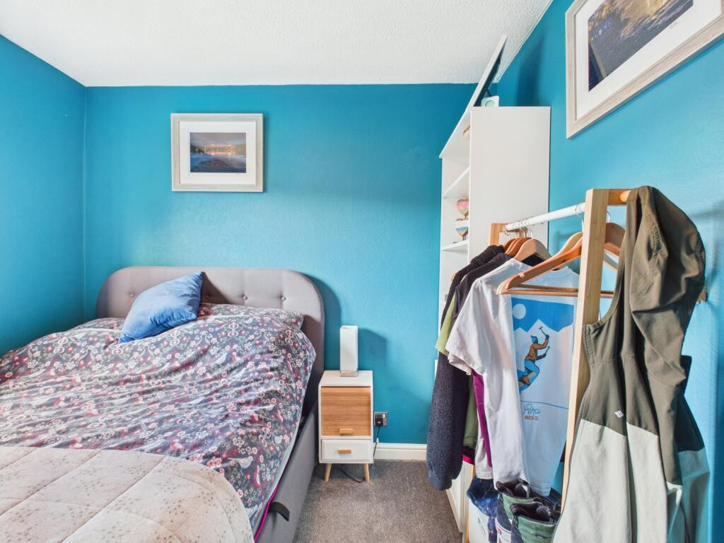 CAM03729G0-PR0185-STILL026