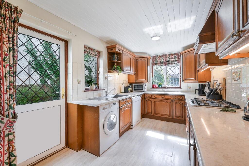 RUTHERWYKE CLOSE (15).jpg