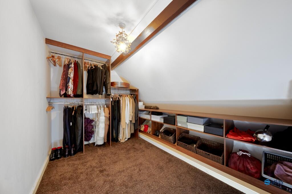 Wardrobe (bedroom 1)