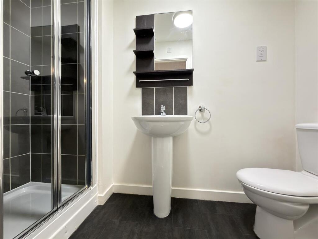 EN SUITE