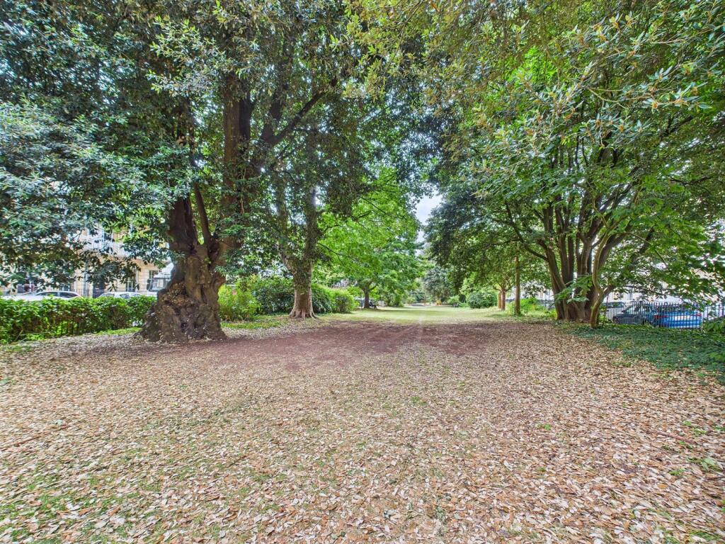 11 - 1 Bedroom Flat in Clifton.jpg