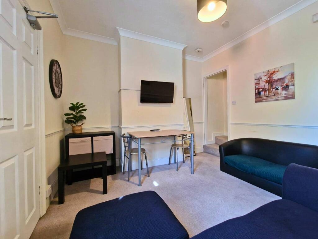 2 bed terraced house to rent Westwood Road, Coven