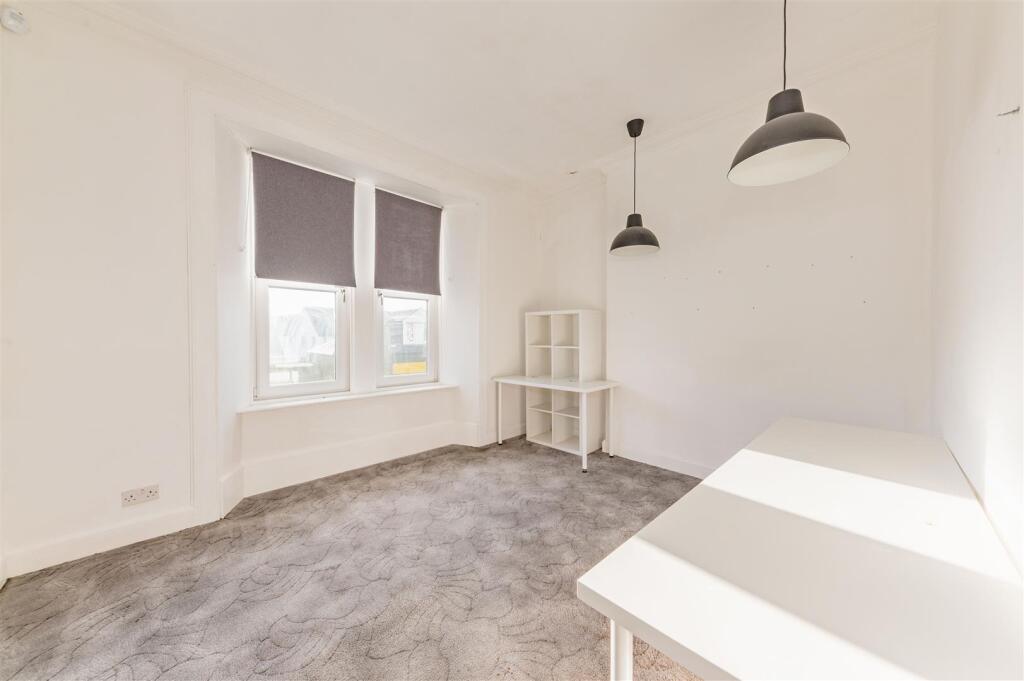 32 Commercial Street Ladybank-5.JPG