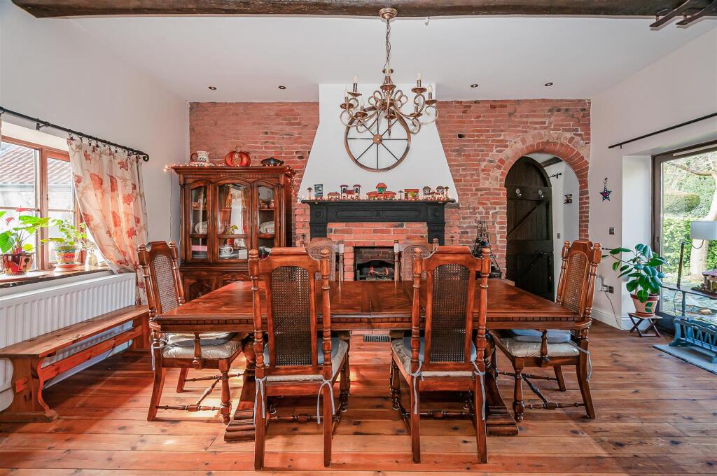 Hall Barn Cottage19.jpg