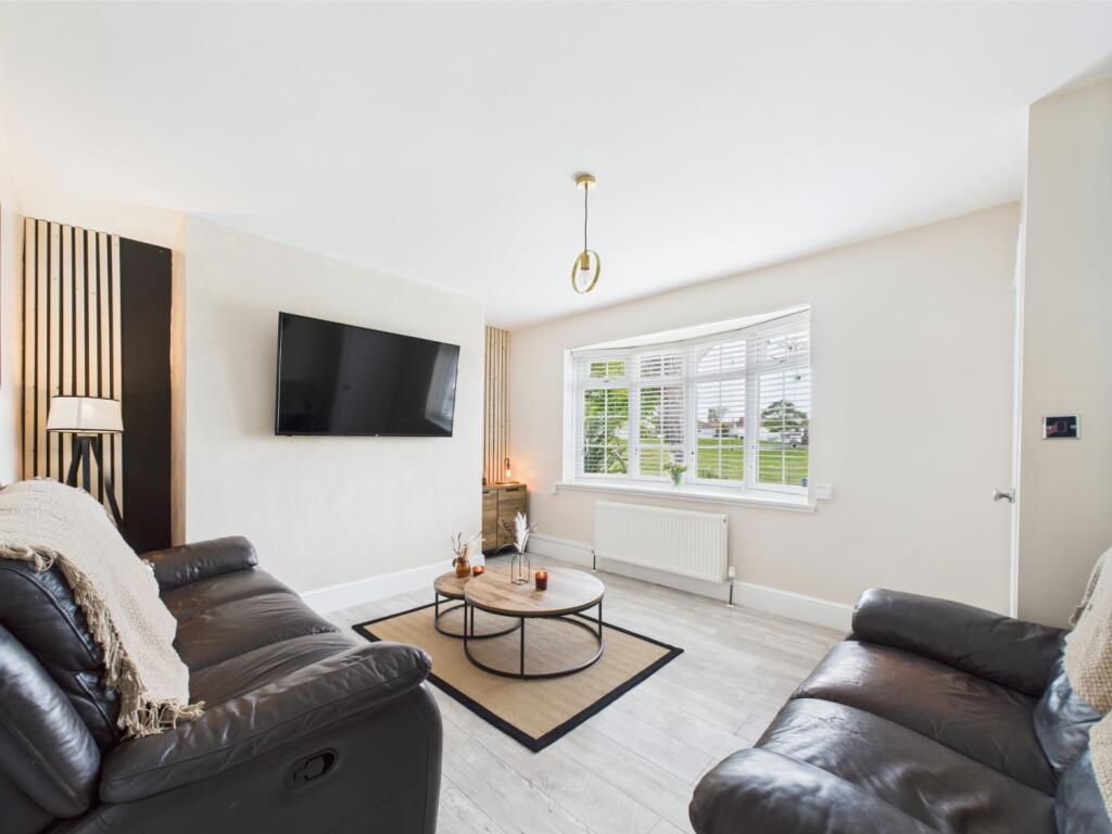 CAM02195G0-PR0072-STILL003