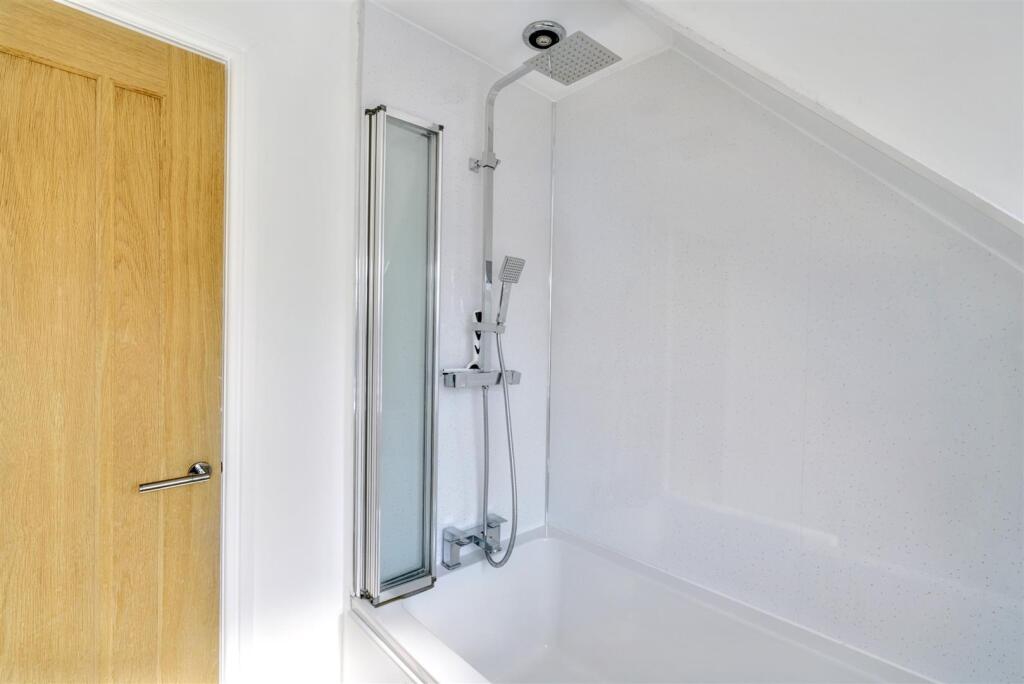 Bathroom 1_2.jpeg