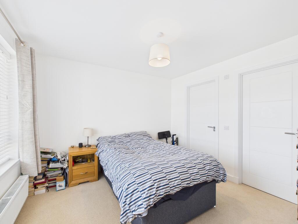 CAM03185G0-PR0104-STILL018