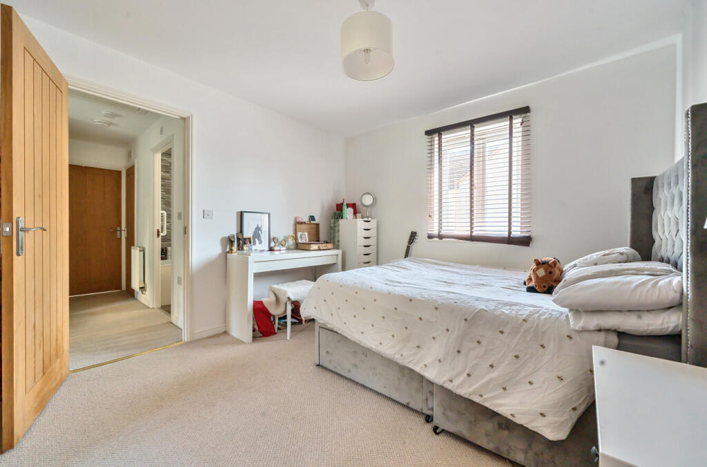 1311497-3-6852817...