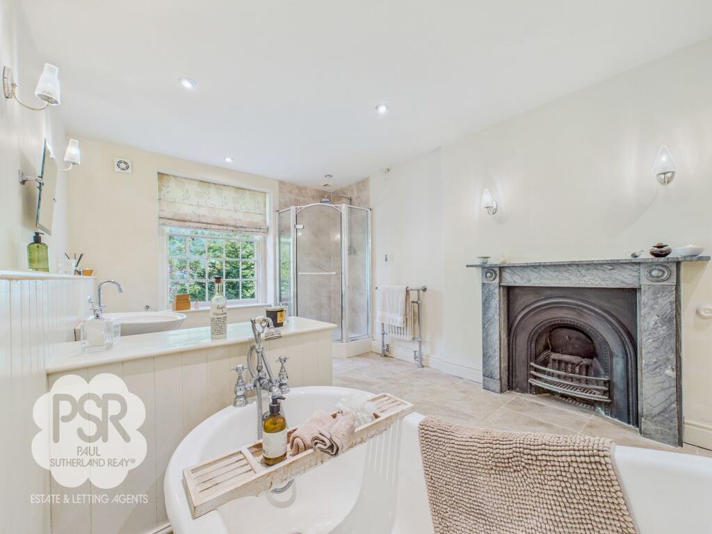 50 - Main Bedroom En-Suite Bathroom