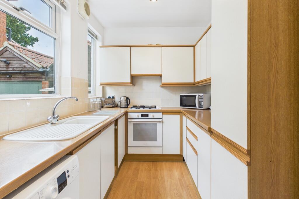 CAM03162G0-PR0353-STILL022