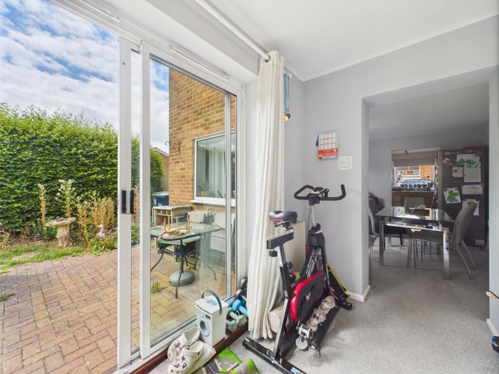 CAM01791G0-PR0183-STILL009