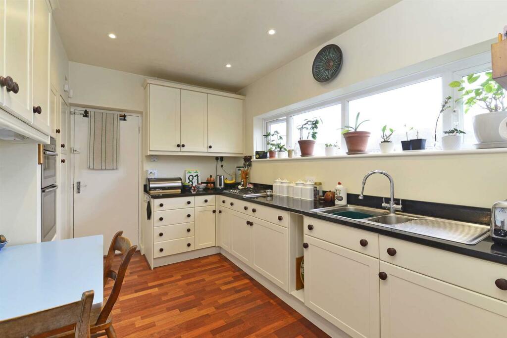 38 Summersbury Drive (15)-1920.jpg