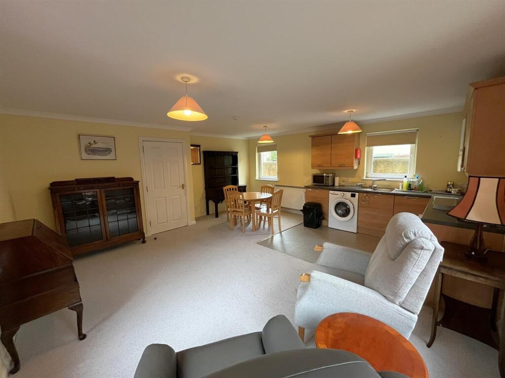 OPEN PLAN KITCHEN/ DINING/ LOUNGE