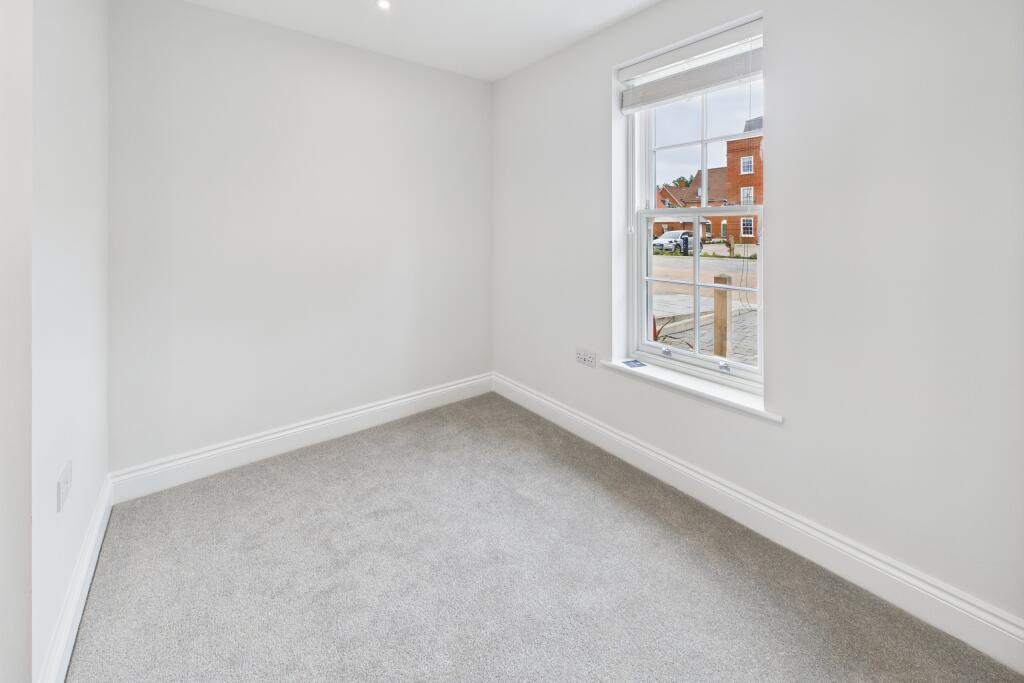 CAM05449G0-PR0004-STILL005