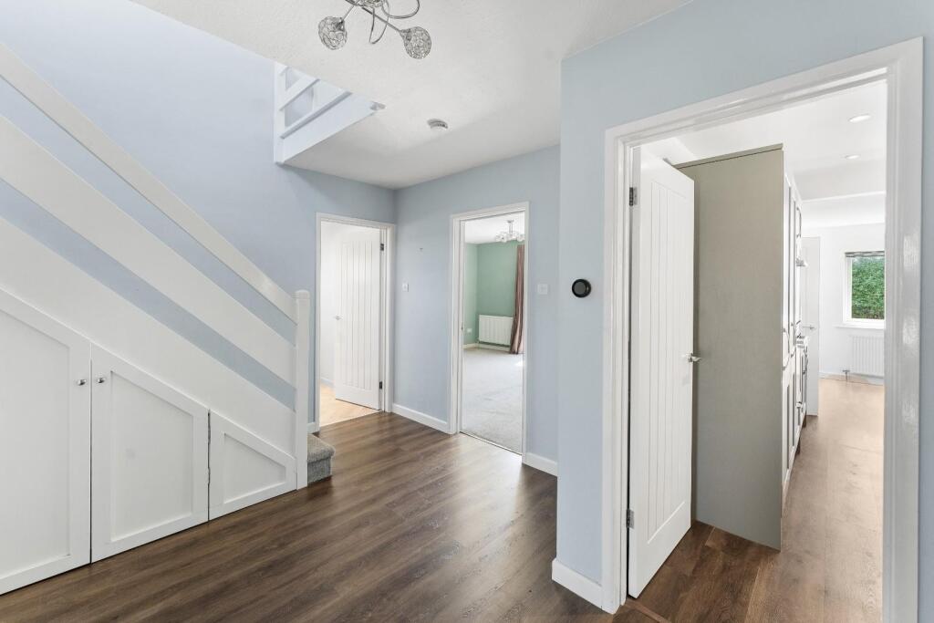 1.9 - entrance hall.jpg