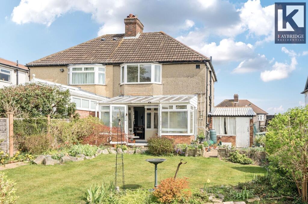 Walsingham Gardens, KT19 0LS