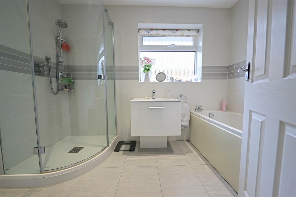 nicholas james glynn road west bathroom_.jpg