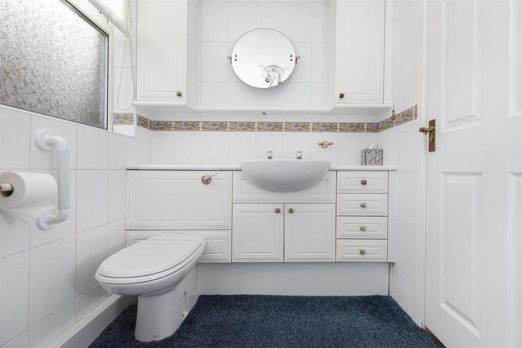 Bramleys Estate Agents - Gleneagles Way - Fixby (3