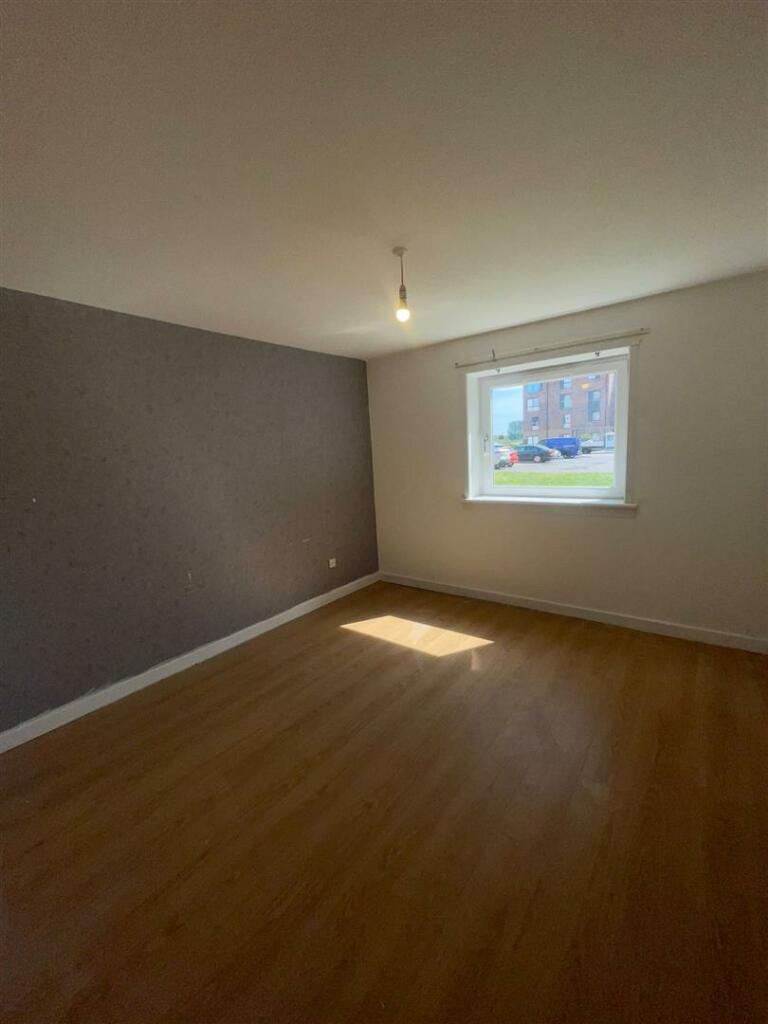 12 Ferryden Court Bedroom.jpg