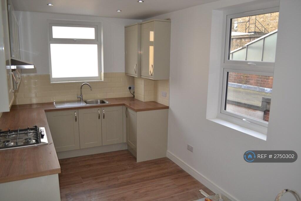 Fully Fitted Kitchen