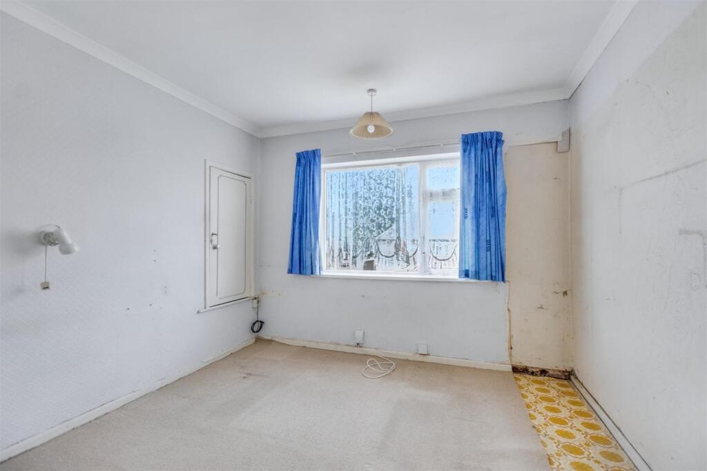 Bedroom 1_1.jpeg