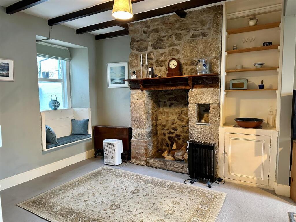 Dining room 2.jpg