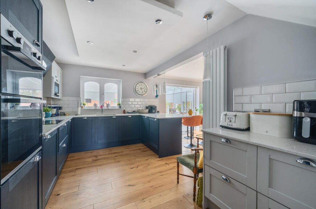 1299368-12-68372d...