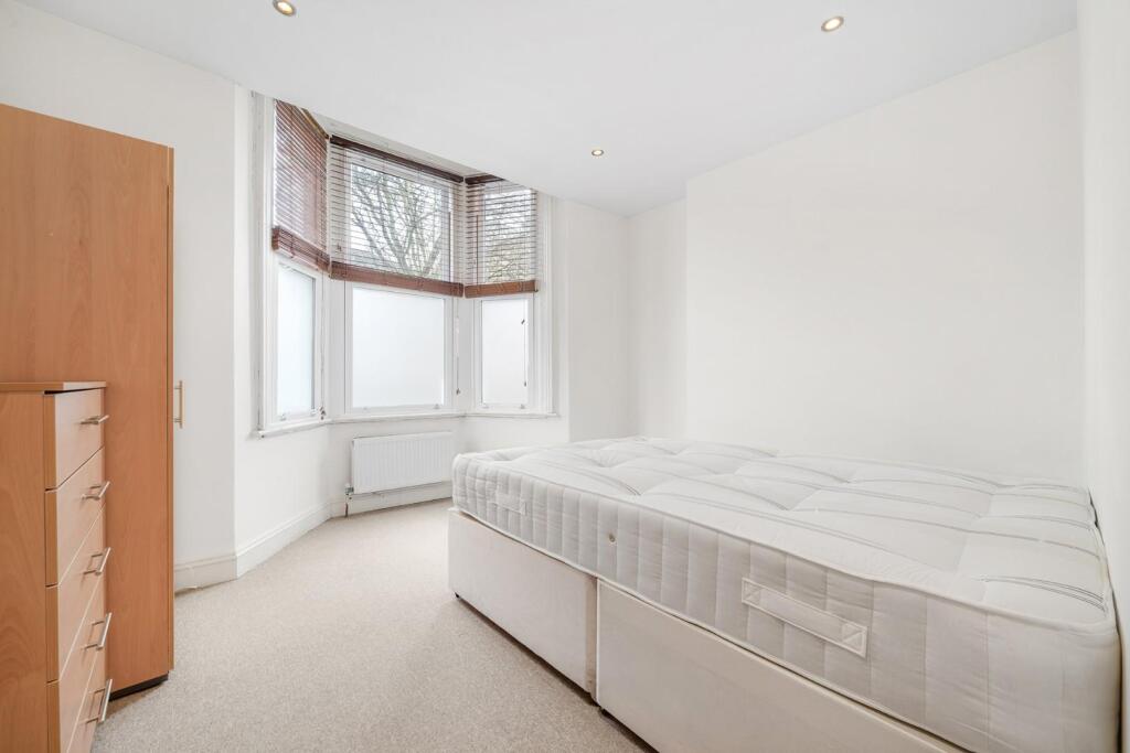 Bedroom 1.jpg