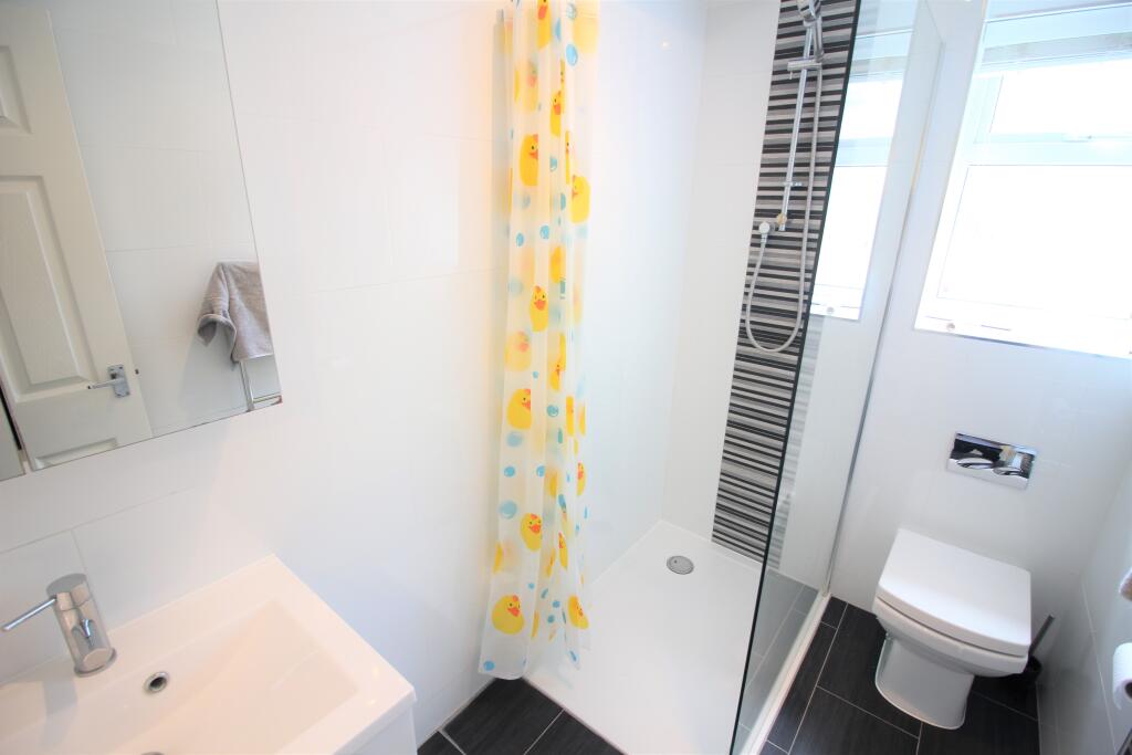 11 Harriet Way - Bat