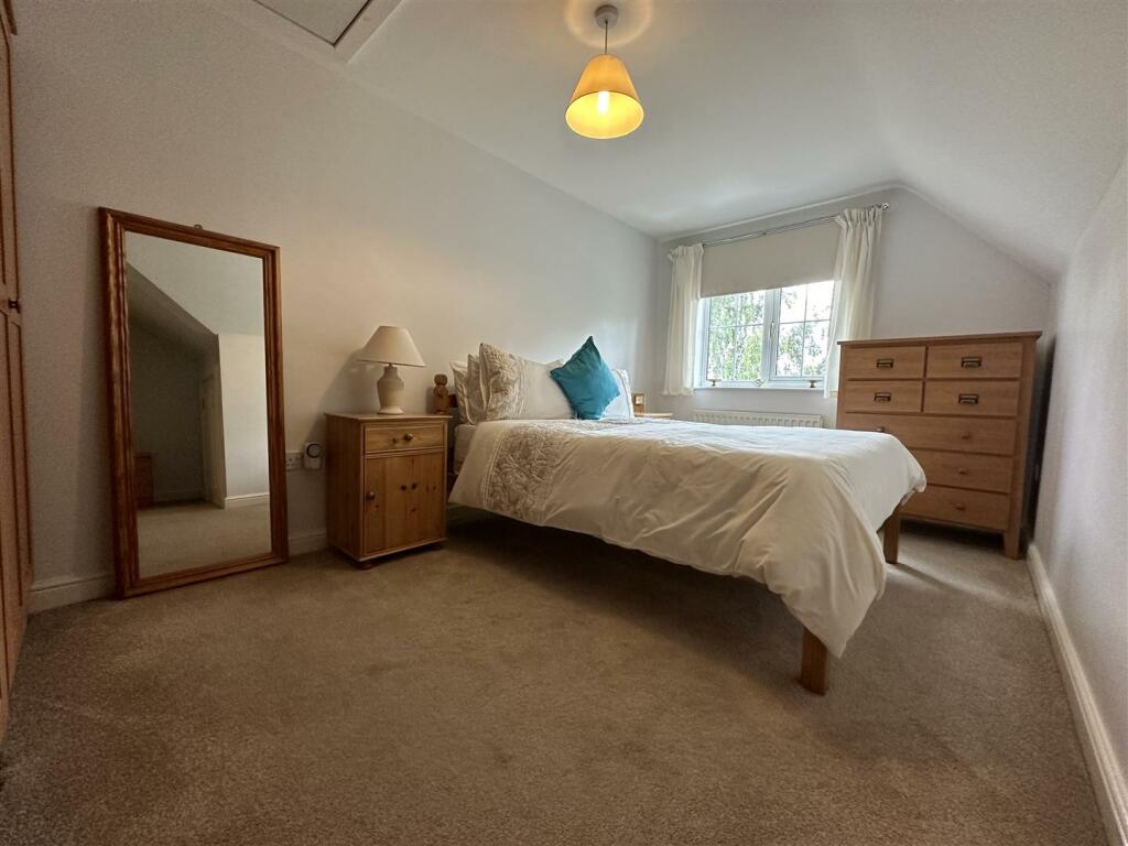 BEDROOM 2