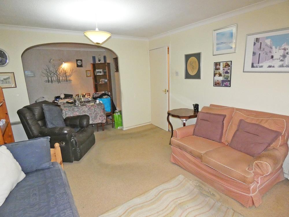 2281loungeintodiner2.jpg