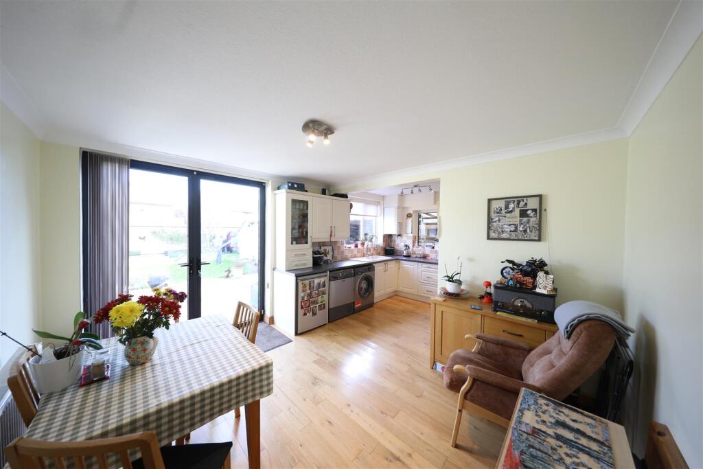 Open plan kitchen diner