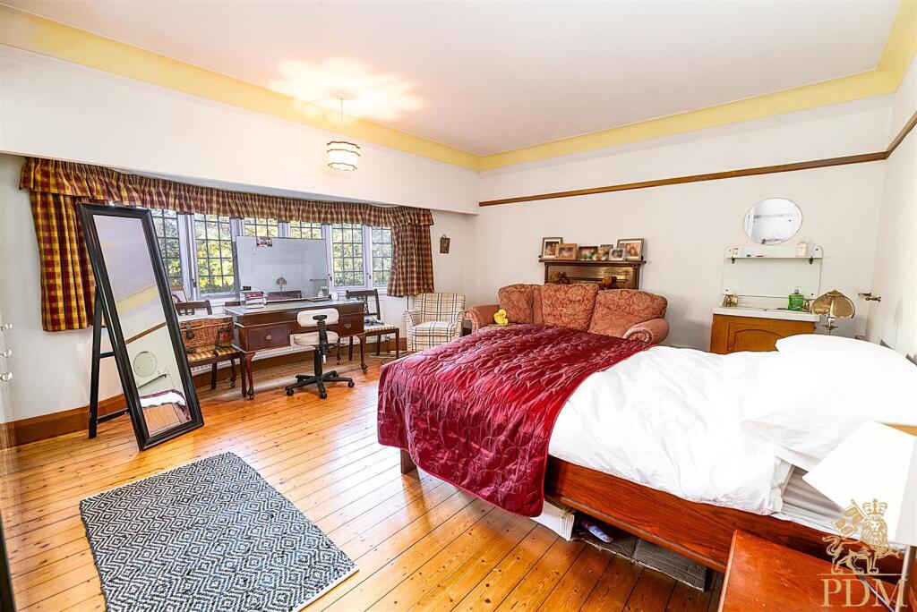 12A Thorncliffe road, Bed Room (4 of 4).jpg