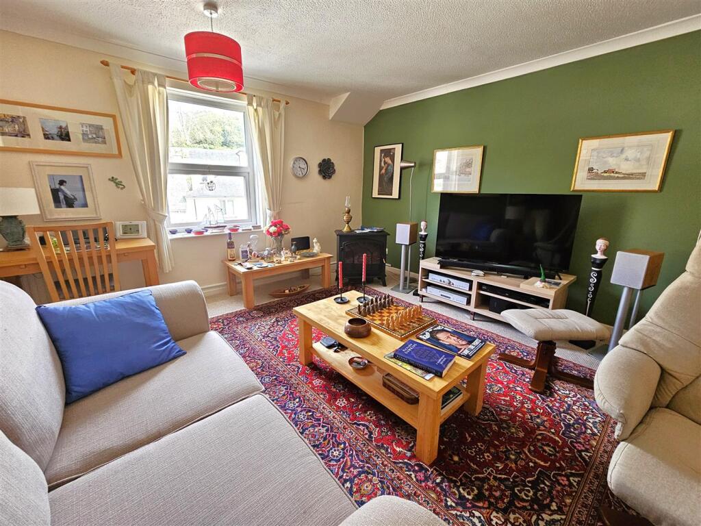Living Room 2.jpg