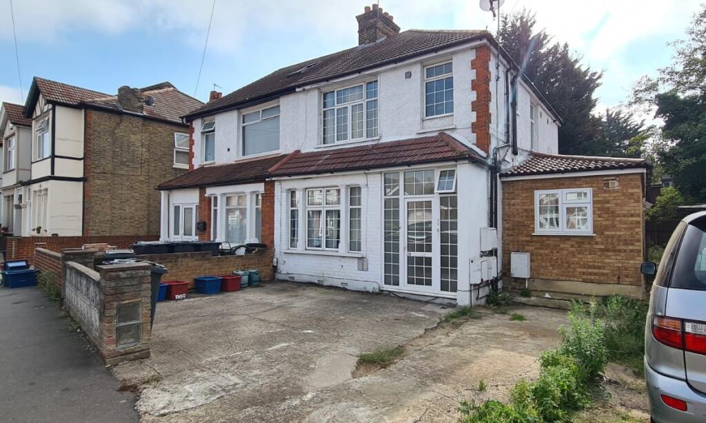 One bedroom ground floor flat with garden
