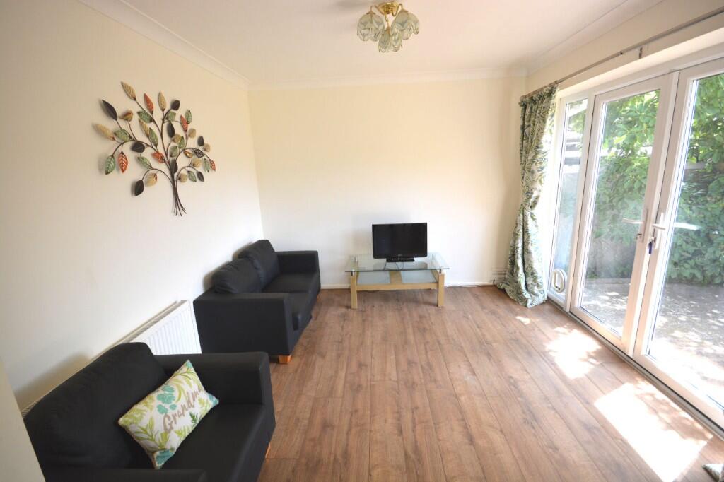 FAMILY/DINING AREA