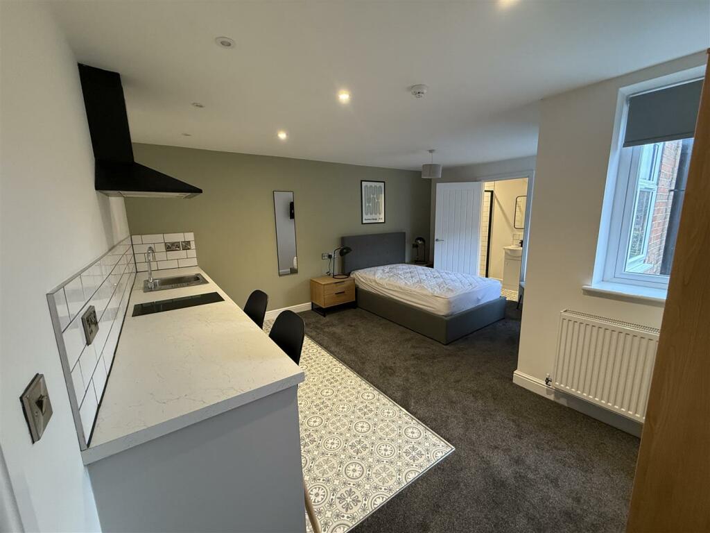 S2 Bedroom Pic 3.JPG