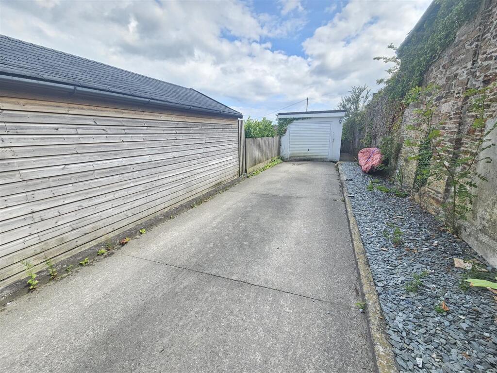 Drive and Garage.jpg