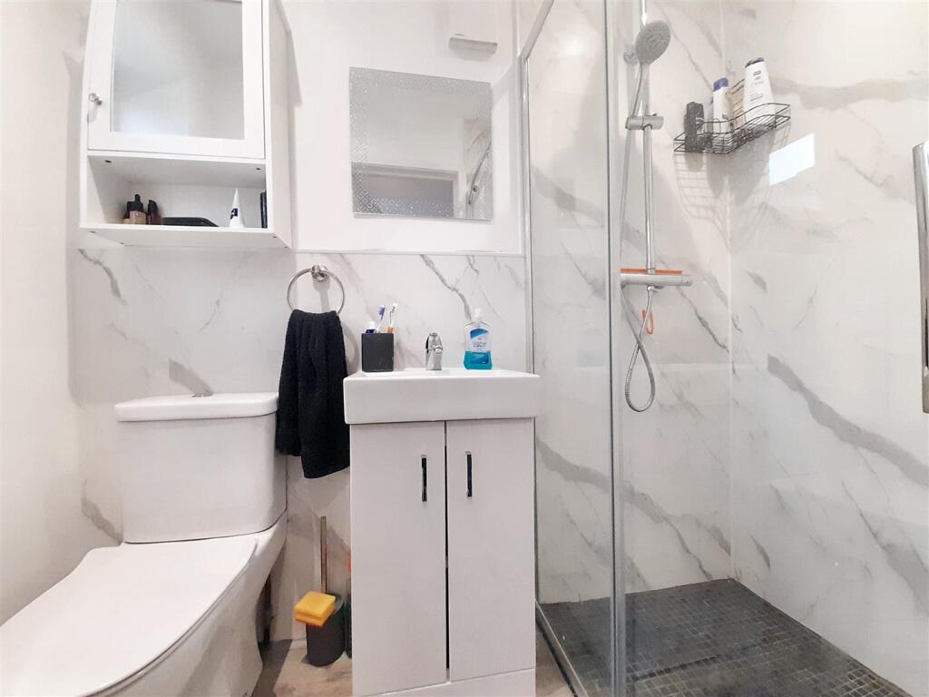 Annexe ensuite bedroom 1